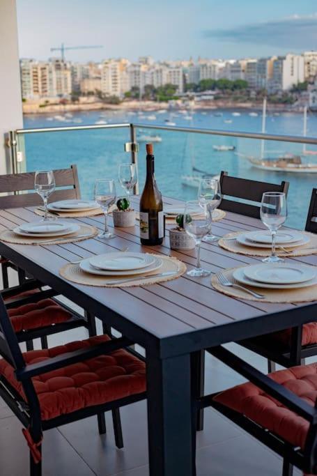 Seafront Two Bedroom Apartment Saint Julian's Exterior photo